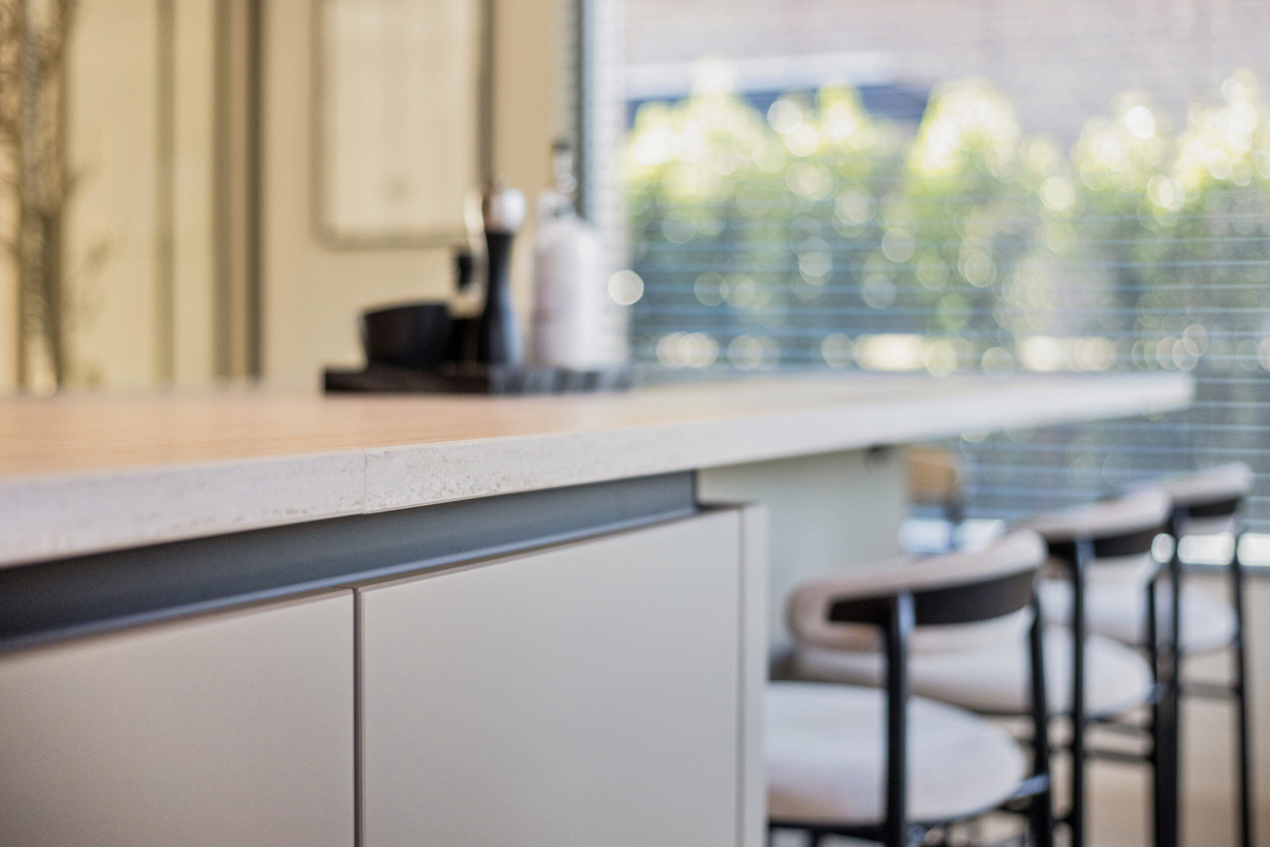 Dekton Marmorio en Smart Glas Champagne Metallic fronten