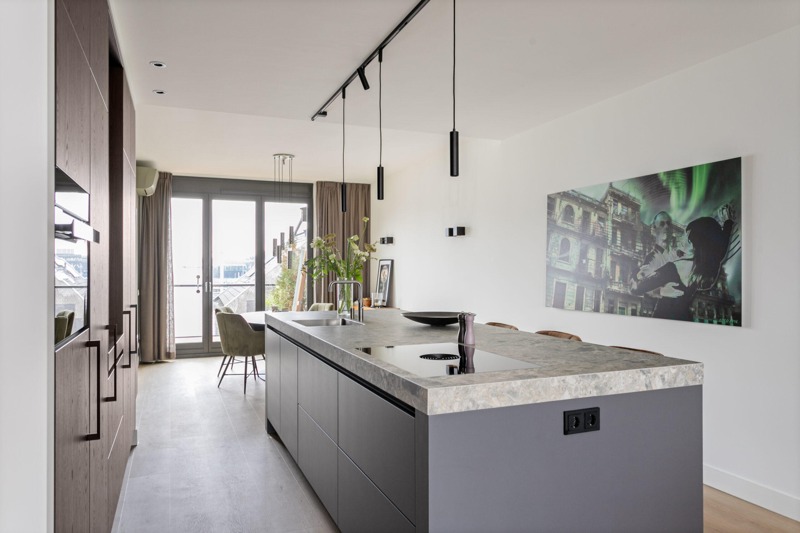 Keuken voorzien van inbouwapparatuur